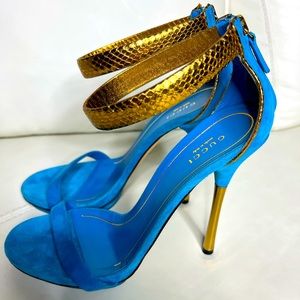 Authentic Limited Edition Turquoise Suede Gucci heels w/ gold python straps